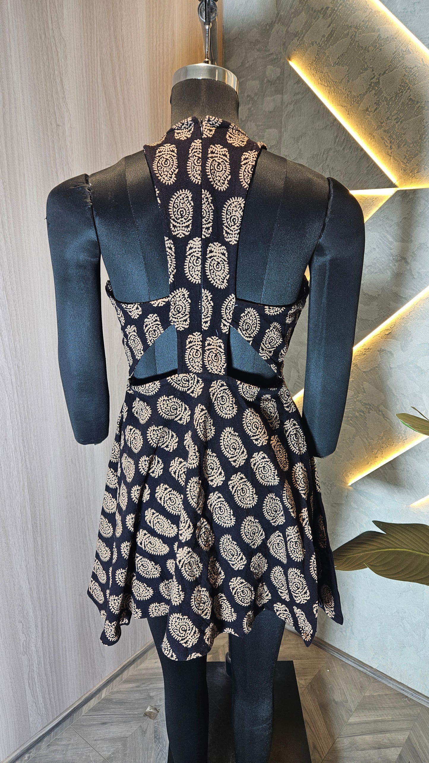 073-D-HOB Women’s Paisley Printed Sleeveless Dress – Made in India