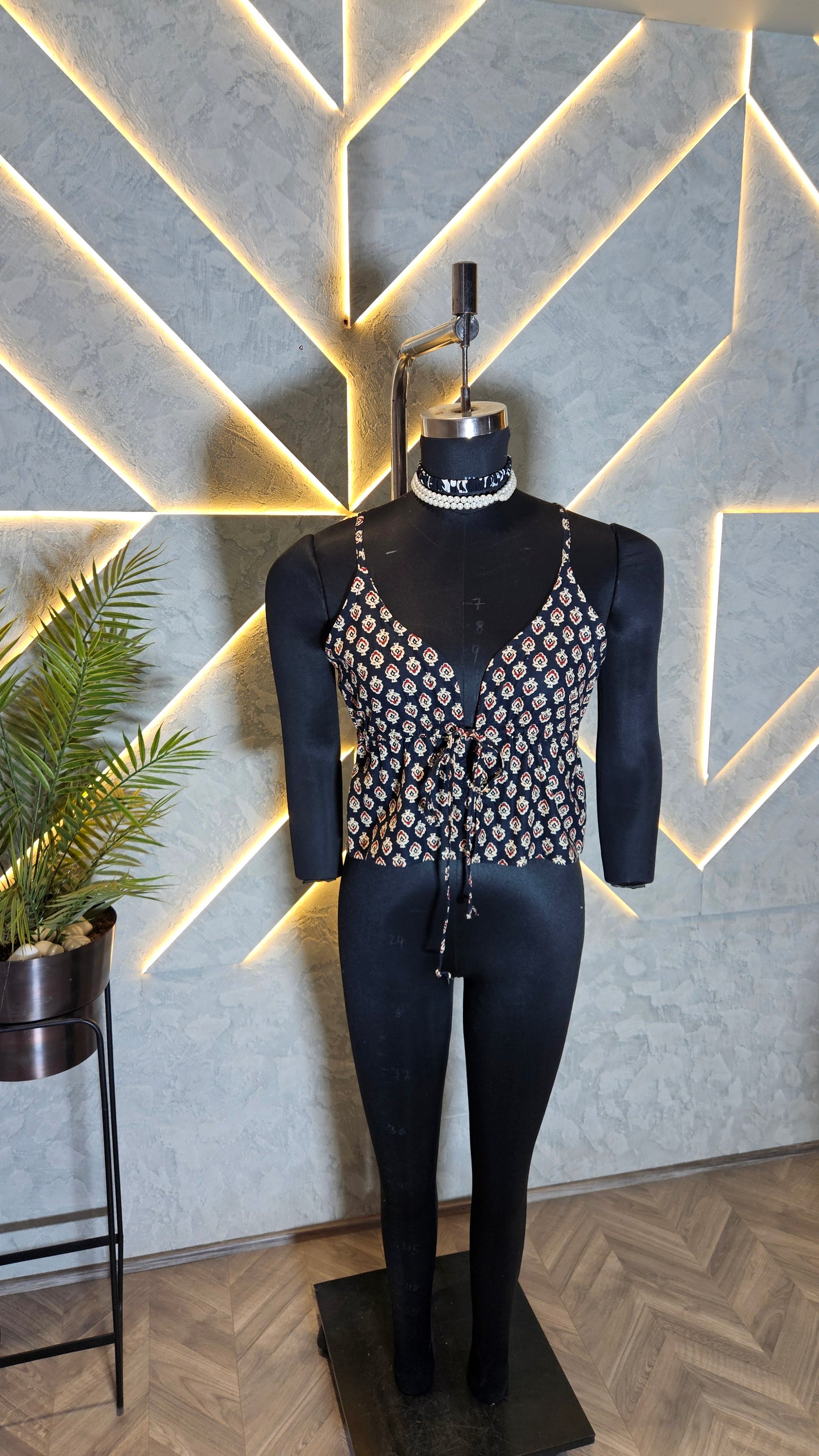 05-T-HOB women’s sleeveless crop top – Made in India