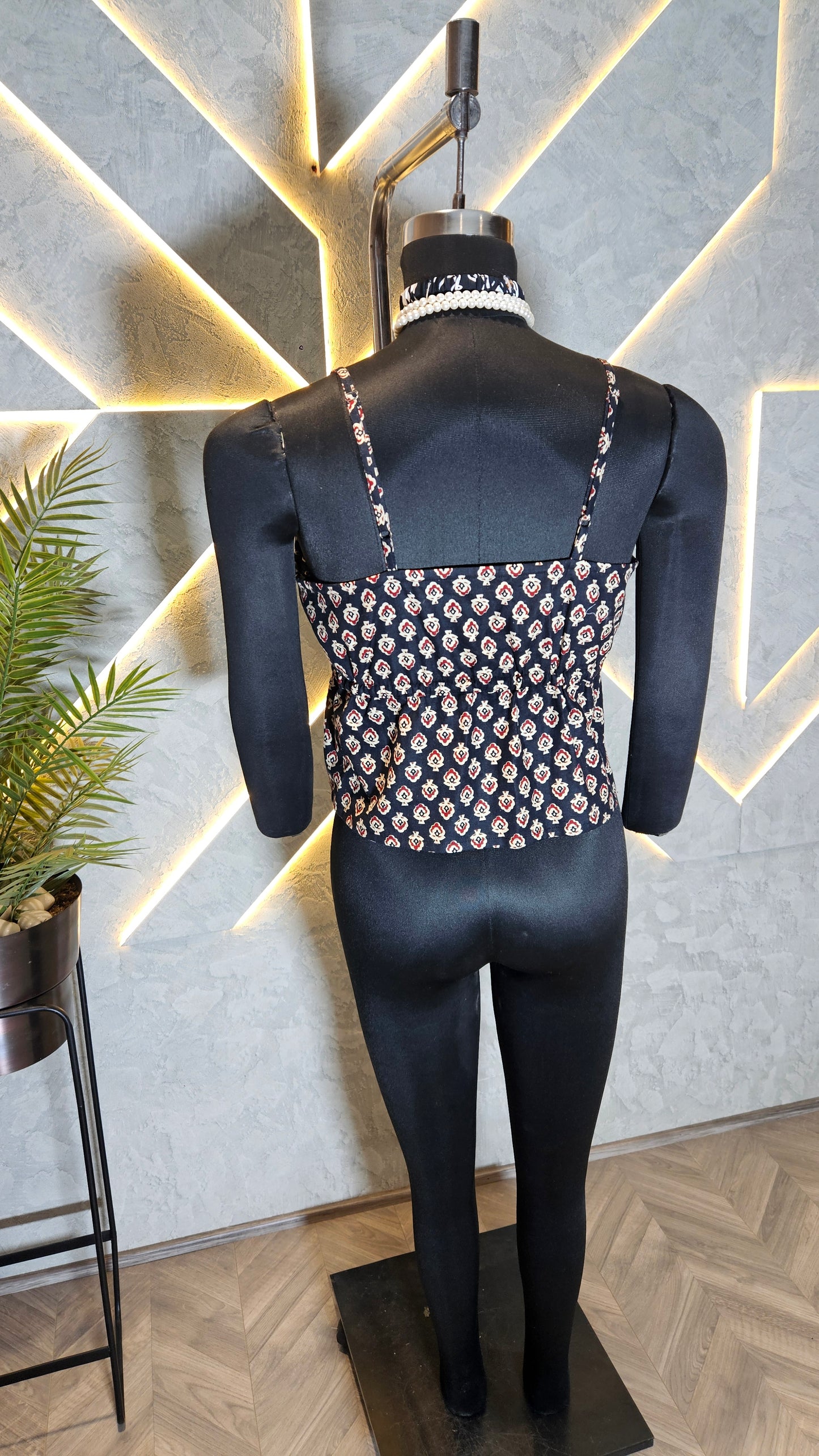 05-T-HOB women’s sleeveless crop top – Made in India