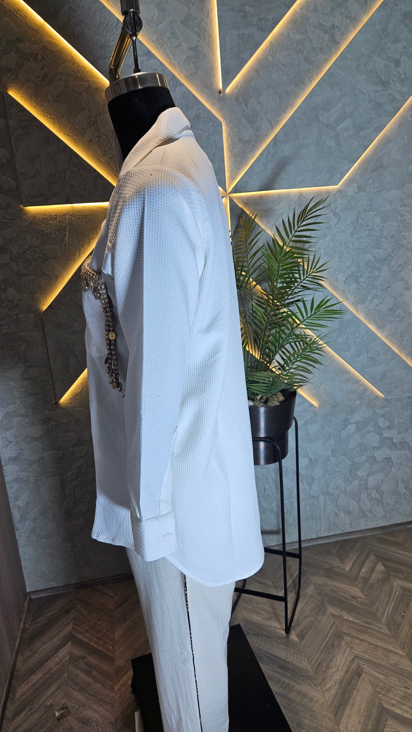 016-S-HOB elegant women’s white cotton top – Made in India