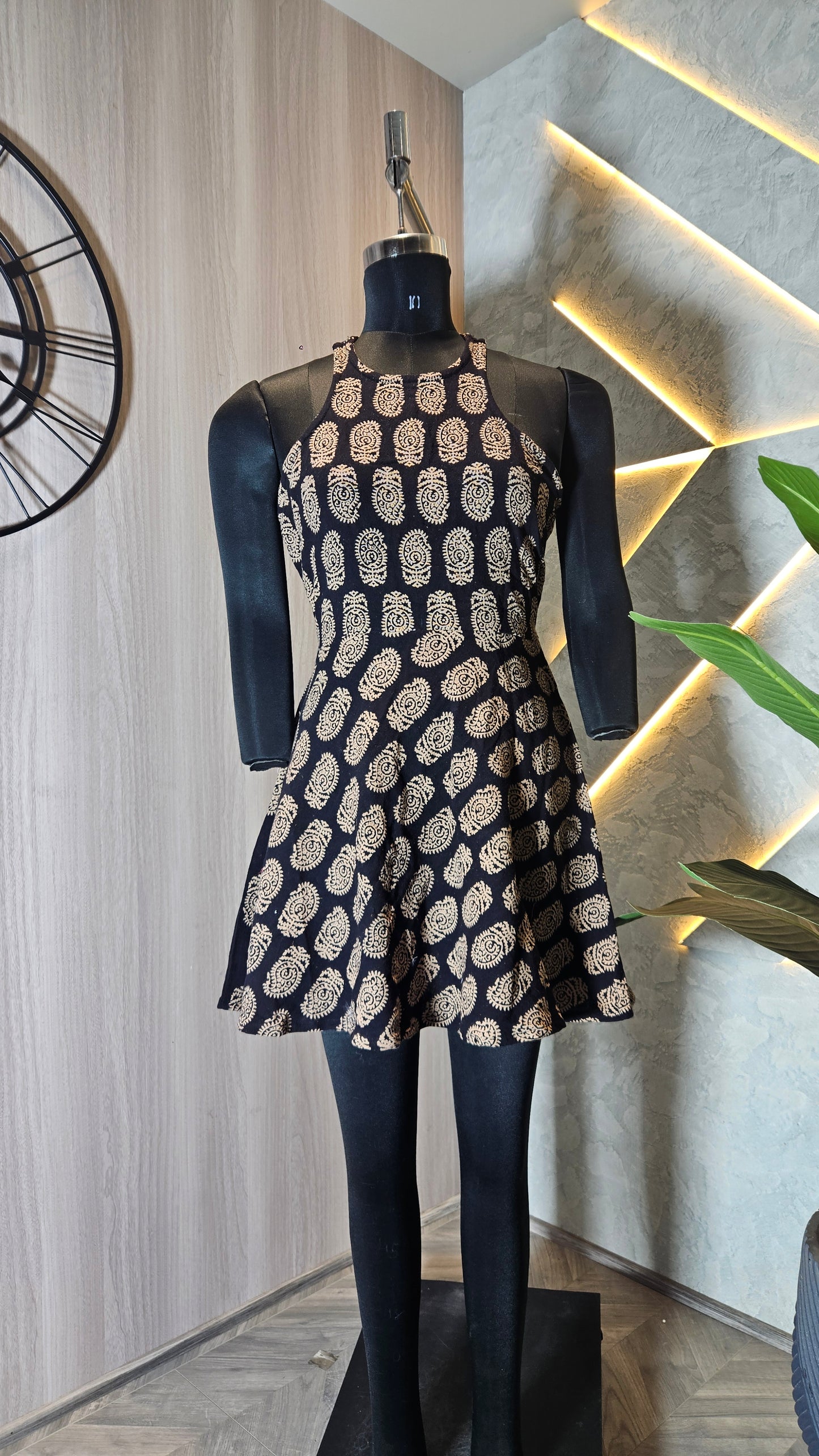 073-D-HOB Women’s Paisley Printed Sleeveless Dress – Made in India