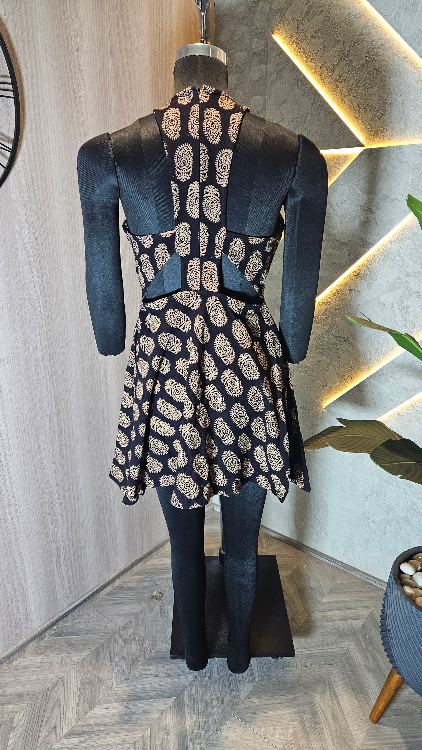 073-D-HOB Women’s Paisley Printed Sleeveless Dress – Made in India